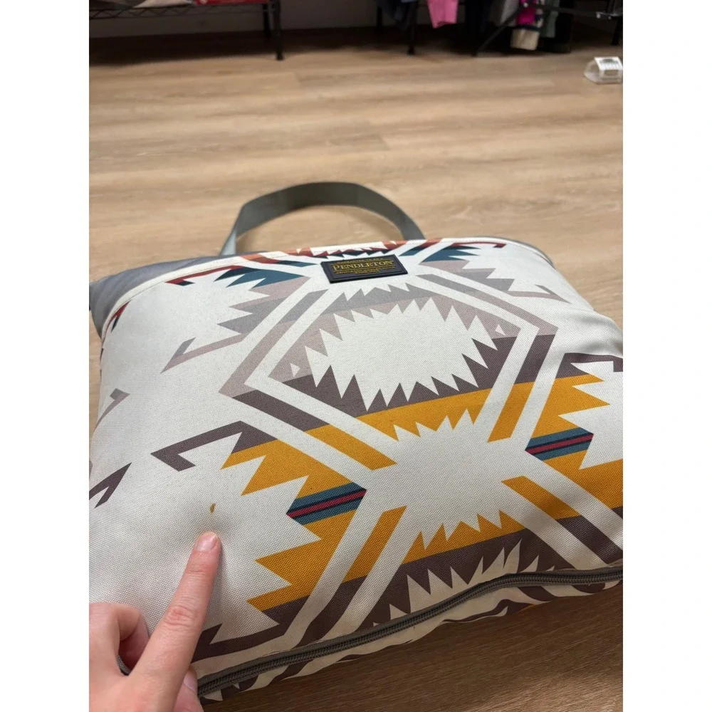Pendleton Packable Outdoor Picnic Blanket Southwestern Geometric Quilted